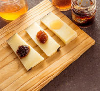 Органический сыр Пекорино - Овечий сыр - Выдержанный в пещере -  900 gr   
